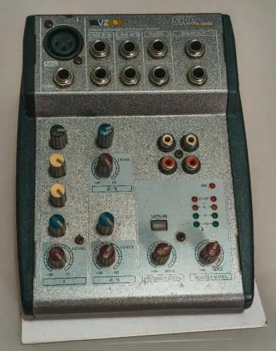Mixer Profissional SKP VZ-5 (5 Canais Estéreo)