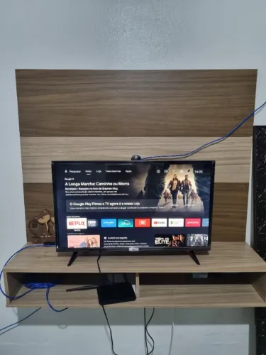 TV TCL 32? Smart + aparador de madeira