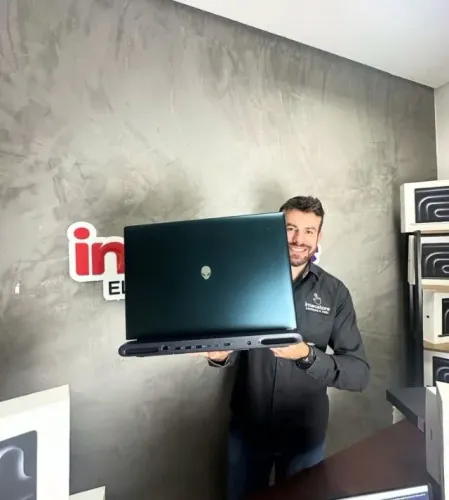 Alienware 18 Area-51 Ultra 9 275HX 64 GB DDR5 2 Tb SSD 18" QHD RTX 5090 SUPER