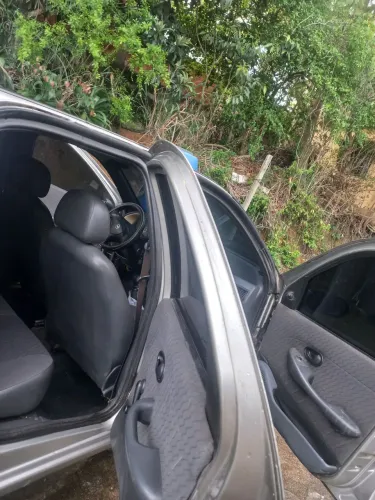 Palio completa  ar ,direção, vidros etc.