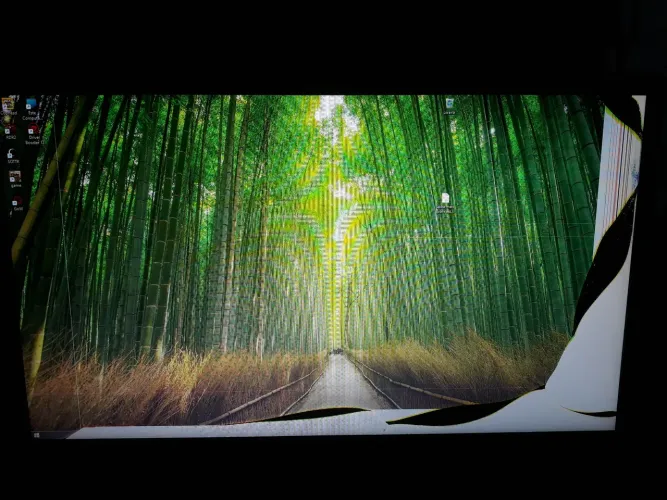 Monitor Aoc 21 POLEGADAS COM TELA TRINCADA MAS FUNCIONA. 