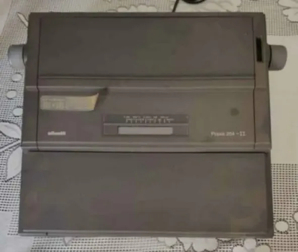 Máquina de escrever eletrônica