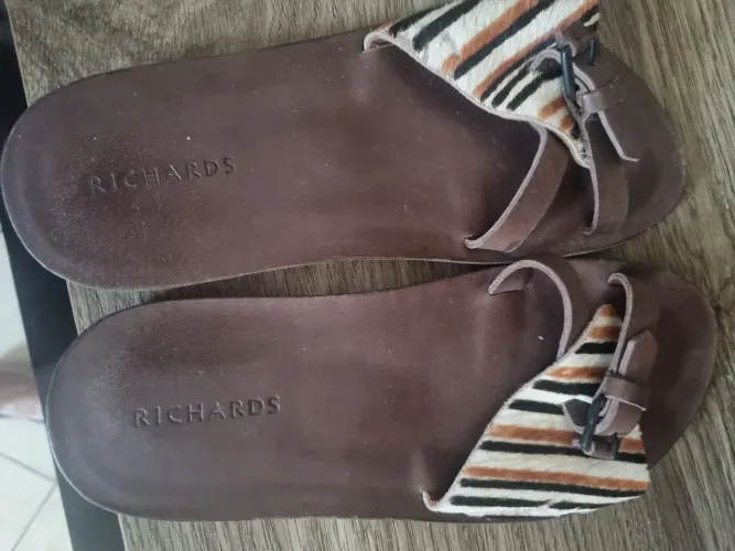 Chinelo couro Richards 