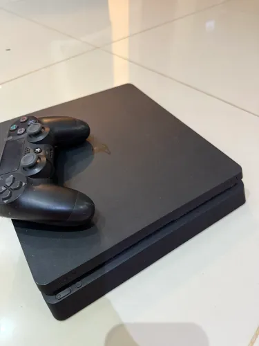 PS4 Slim 500GB + 3 jogos