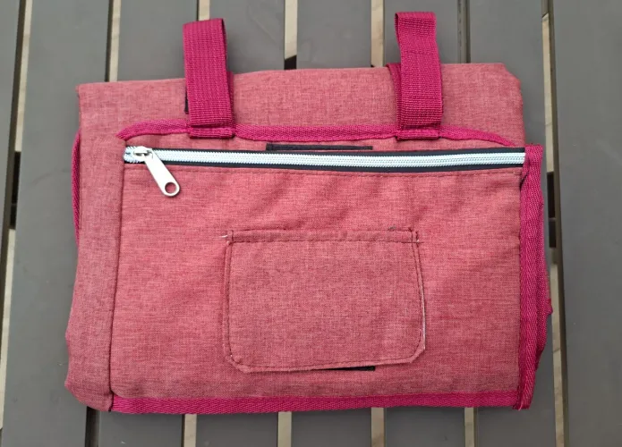 Trocador bebês portátil porta fralda, porta lenços e alça para carrinho. Sem uso.
