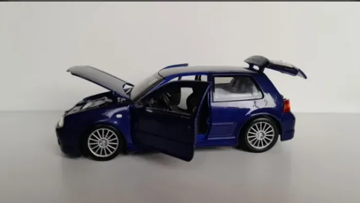 Miniatura Volkswagen Golf R32 Escala 1:24