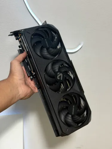 Placa de Vídeo RTX 5070 12GB Gigabyte Gaming - Nova