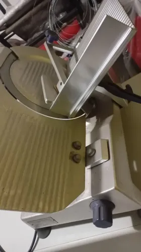 Máquina de cortar frios 