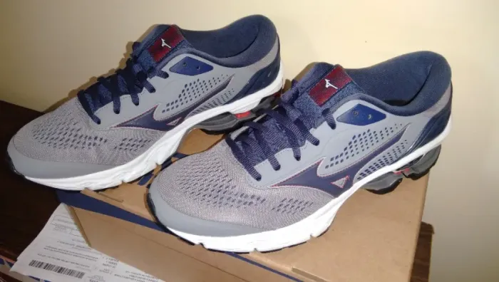 Tênis Mizuno, Wave Invictus, Original,Novo, Tamanho: 42.