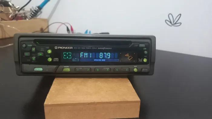CD Player Pioneer DEH 445 {similar 546 646 535 536) com saída pra sub