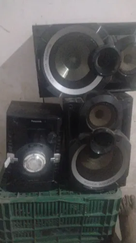 Vendo só na Panasonic de 650 RMS com Bluetooth adaptado