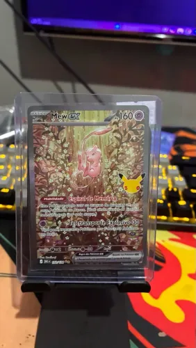 Mew é sylveon 30 anos