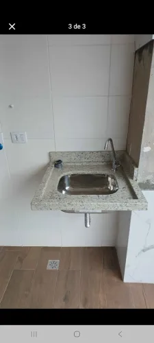 Pia mármore e pia churrasqueira com cubas e sem as torneiras. 