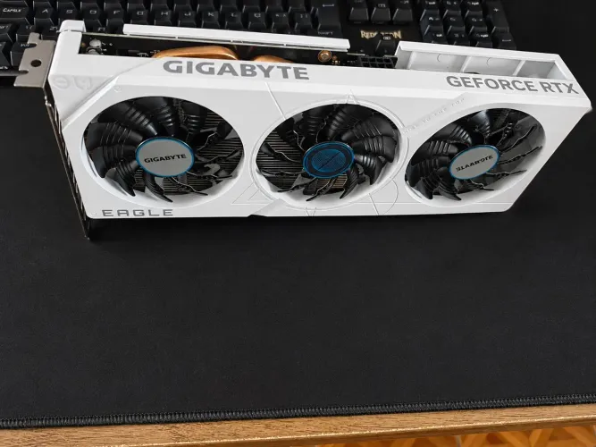 RTX 4060 Gigabyte EAGLE OC ICE 8GB ? Impecável
