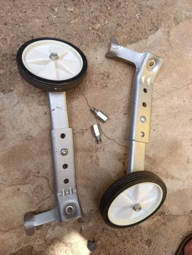 Roda lateral regulável reforçada