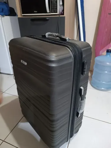 Mala de viagem grande e nova 
