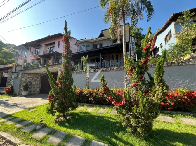 Um CASTELO no perímetro urbano - 5 quartos, 3 salas e suíte máster do tamanho de um aparta