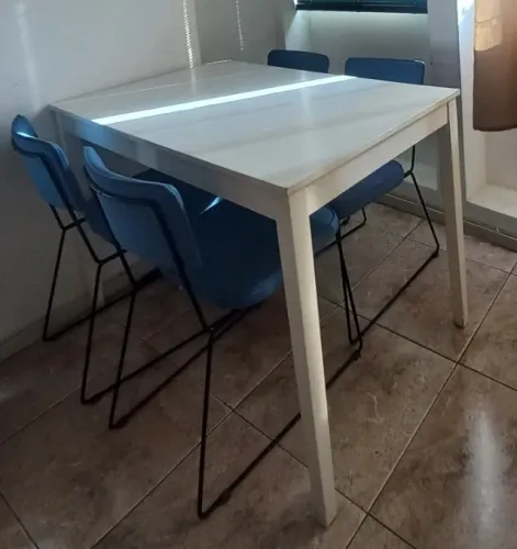 Mesa de jantar quadrada