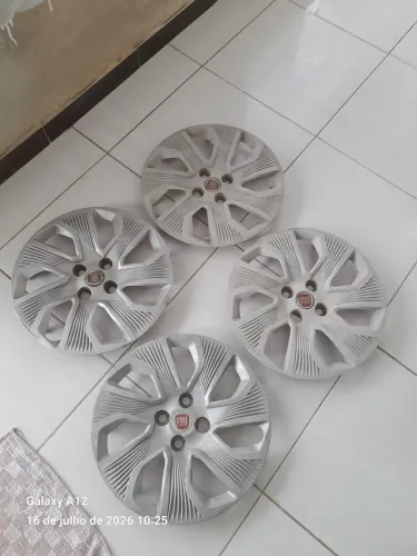 Vendo essas 4 calotas grand siena originais.