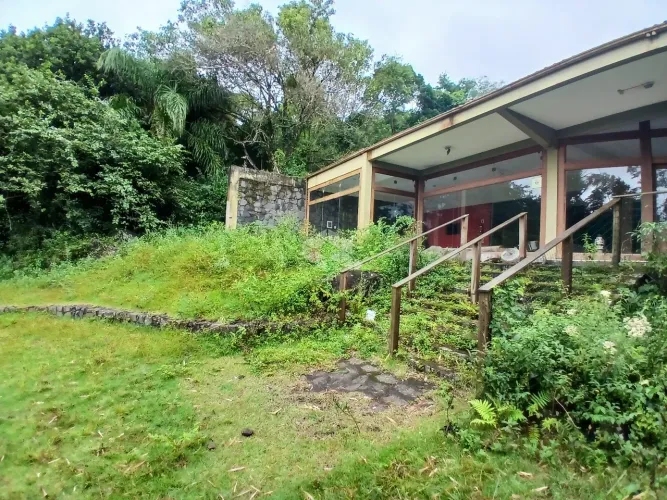 Casa Comercial à venda no bairro Encantada em Garopaba - SC, na beira da SC434