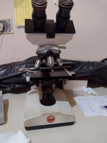 Microscópio em ótimo estado 
