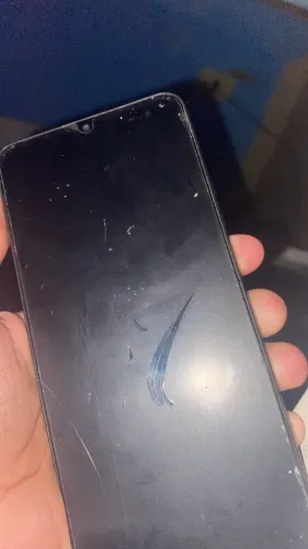 Vendo realme c, zerado, essas marcas na tela e película, 2 meses de uso, vel