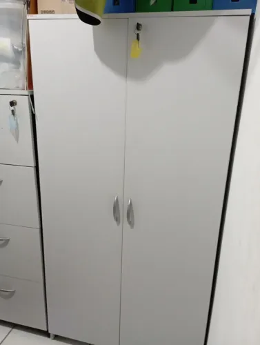 Armário para arquivos e gaveteiro com chaves 