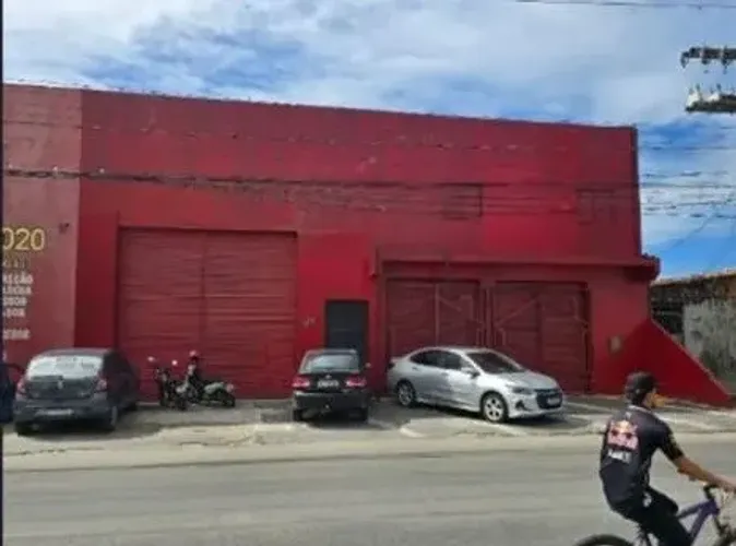 $ Alugo Galpão com escritório de 880 m² na Av. Euclides Figueiredo Bairro Santos Dumont