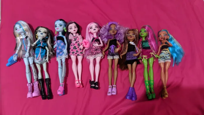 *RESERVADO*  Monster high lote de 9 bonecas