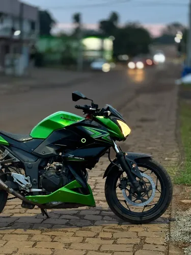 Z300 com todas revisões em dia somente por gasolina e andar 