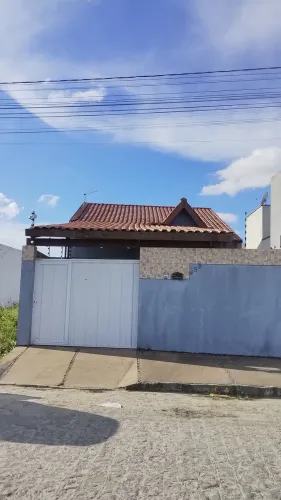 Casa com 3 quartos sendo uma suíte financiável