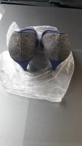 Vendo uma sandália da SCHUTZ por 80 reais 