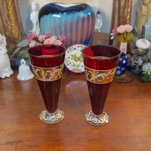 PAR DE TULIPAS ANTIGAS EM VIDRO VERMELHO