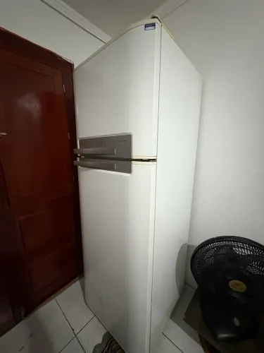 Vendo geladeira duplex branca eletrolux !