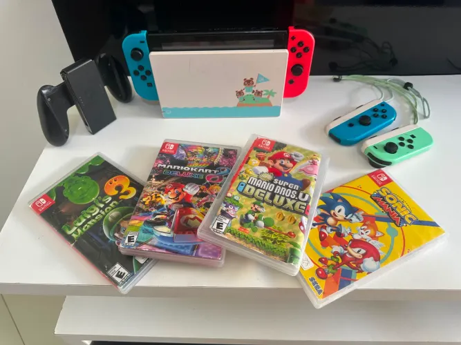 Nintendo Switch V2 + 2 Pares de Joy-Con + 4 Jogos