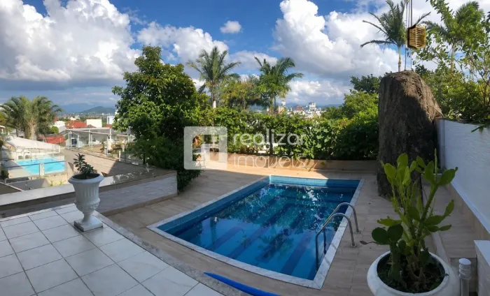 Casa com 5 quartos no Abraão