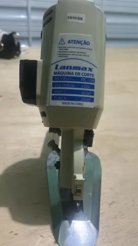 Máquina de corte semi nova
