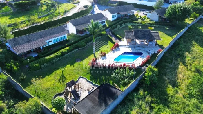 Chácara familiar com 4 casas em Gravatá/PE!