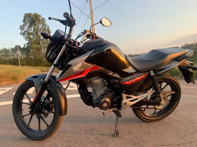 HONDA TITAN 160 IMPECÁVEL