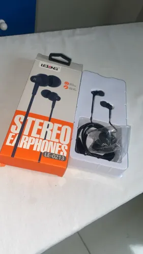 Fone De Ouvido LELONG com fio e microfone novo Na Caixa