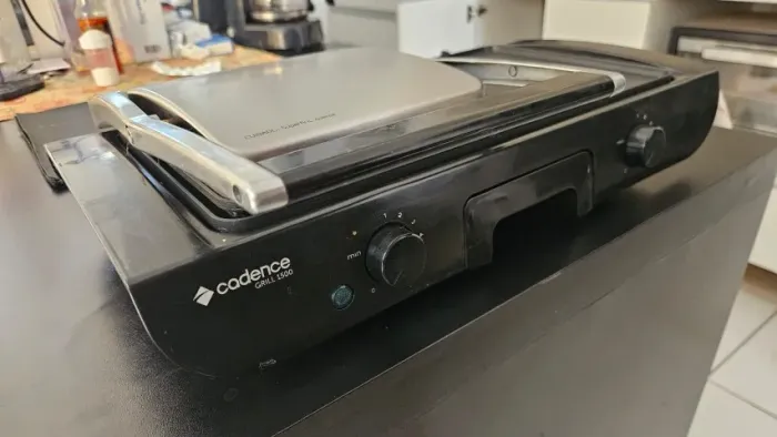 Chapa de hamburguer elétrica Cadence - 1500W 220V