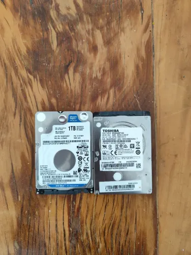 Lote 2 HDs 1TB WD + Toshiba | Funcionando | CrystalDiskInfo nas fotos