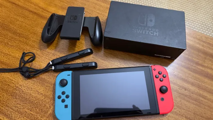 Nintendo Switch V1 + 1 jogo