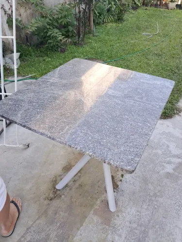 Mesa com pedra de mármore 