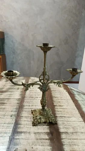 Castiçal de bronze antigo