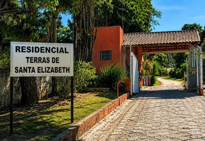 Chácara em condomínio fechado residencial terras de Santa Elizabeth e tu SP divisa com so