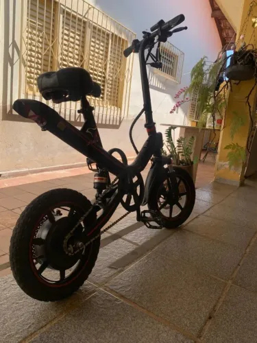Bike Elétrica V1 Dobrável - 350W | Bateria 10Ah (Autonomia Real)