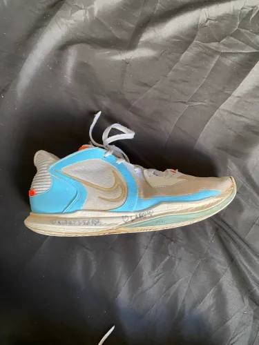 Tênis Nike Kyrie Low 5 Branco e Azul
