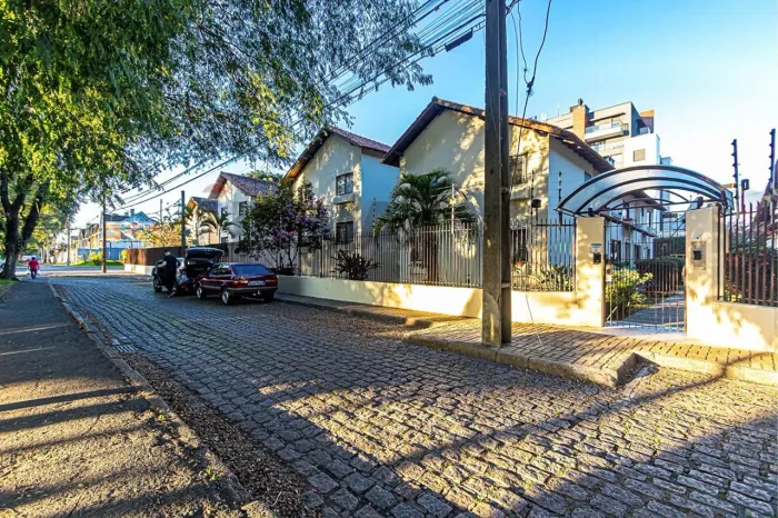 Apartamento 2 quartos com vaga coberta a venda no Alto da XV em Curitiba. PR