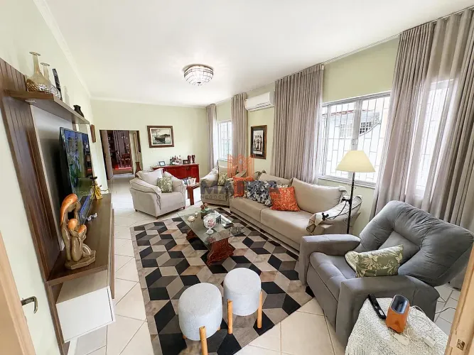 Casa com 224m² no Jardim Atlântico